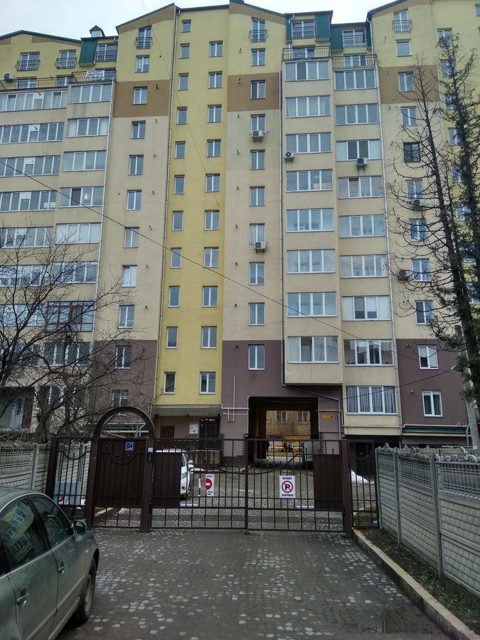 Home In Center With Jacuzzi Ivano-Frankivsk Exterior photo
